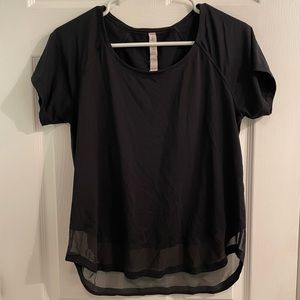 Lululemon smooth stride short sleeve black size 6